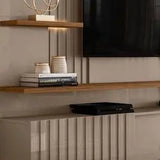 Painel Ripado Para Tv Até 65 Polegadas Com Led 3 Portas 167,5x200cm Atena Bege Fendi/naturale